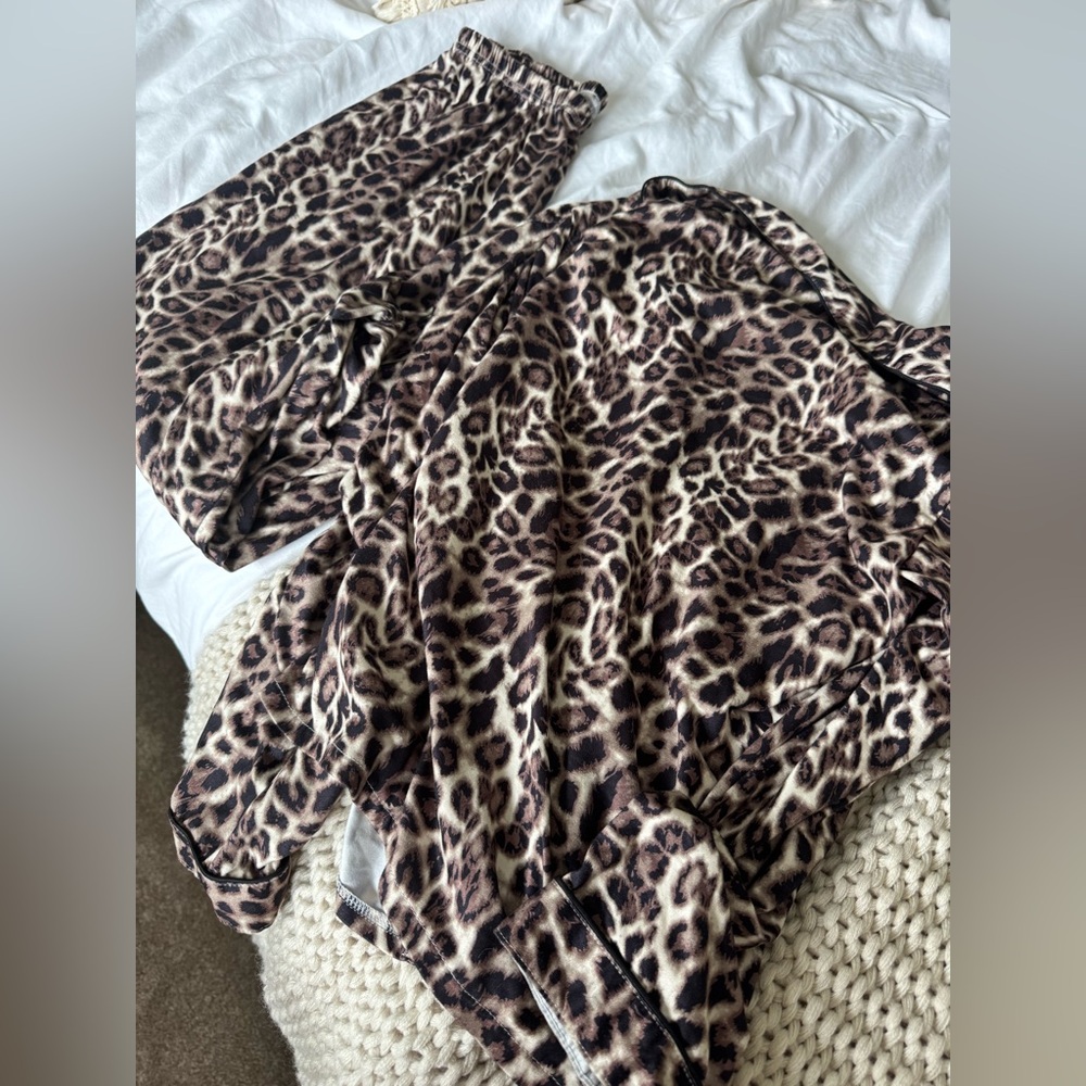 LEOPARD PAJAMAS - Picture 4 of 5